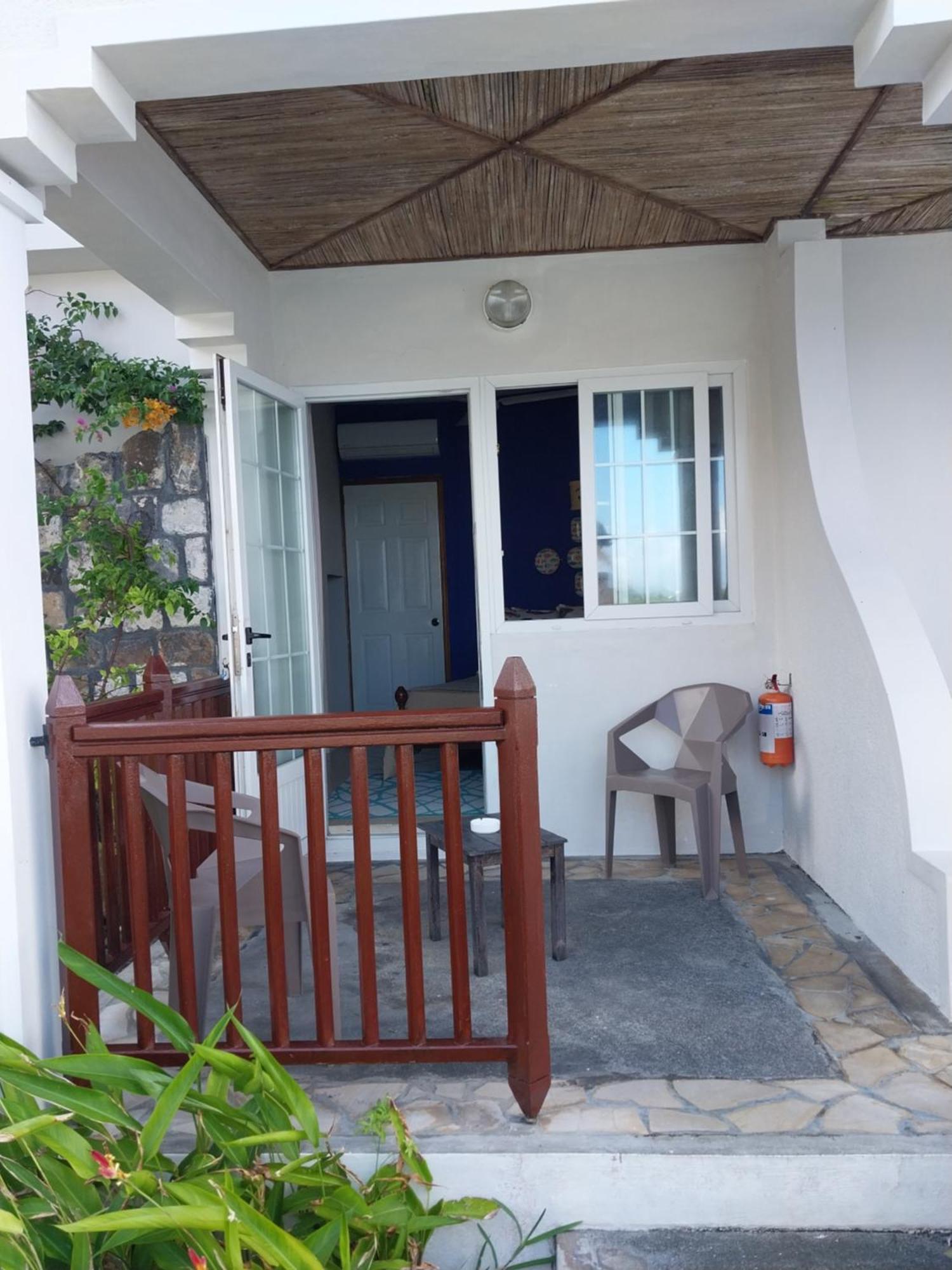 Chillpill Guest House Mahebourg Exterior photo