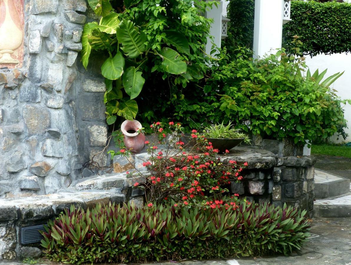 Chillpill Guest House Mahebourg Exterior photo